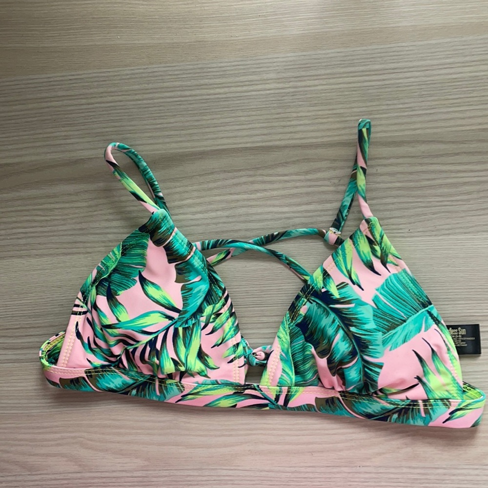 Bikini set too small bottoms large